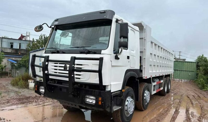 Location camion benne Sinotruk à Douala