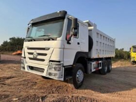 Location camion benne 10 roues Sinotruk à Douala