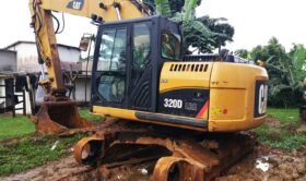 Location engin excavatrice 320C à Douala