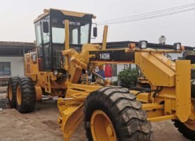 Location niveleuses Caterpillar 140h à Douala