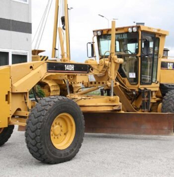 Location engin Niveleuses Caterpillar 140h à Douala
