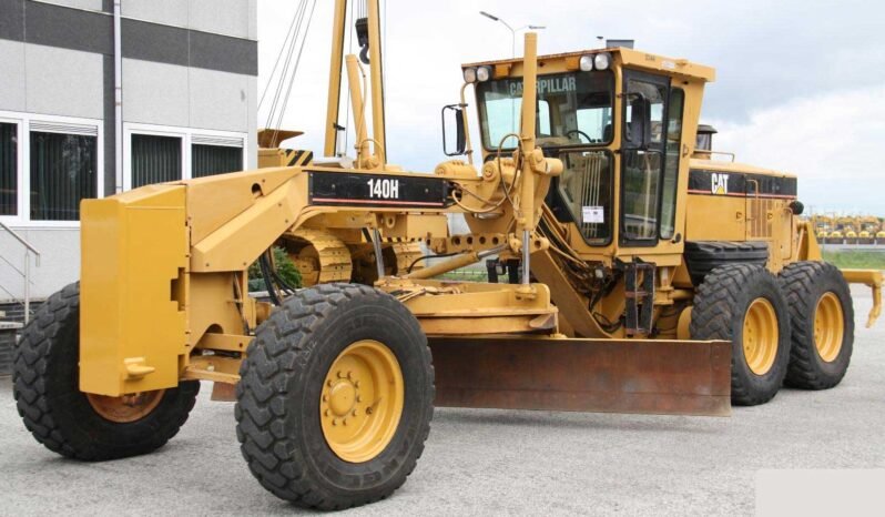 Location engin Niveleuses Caterpillar 140h à Douala